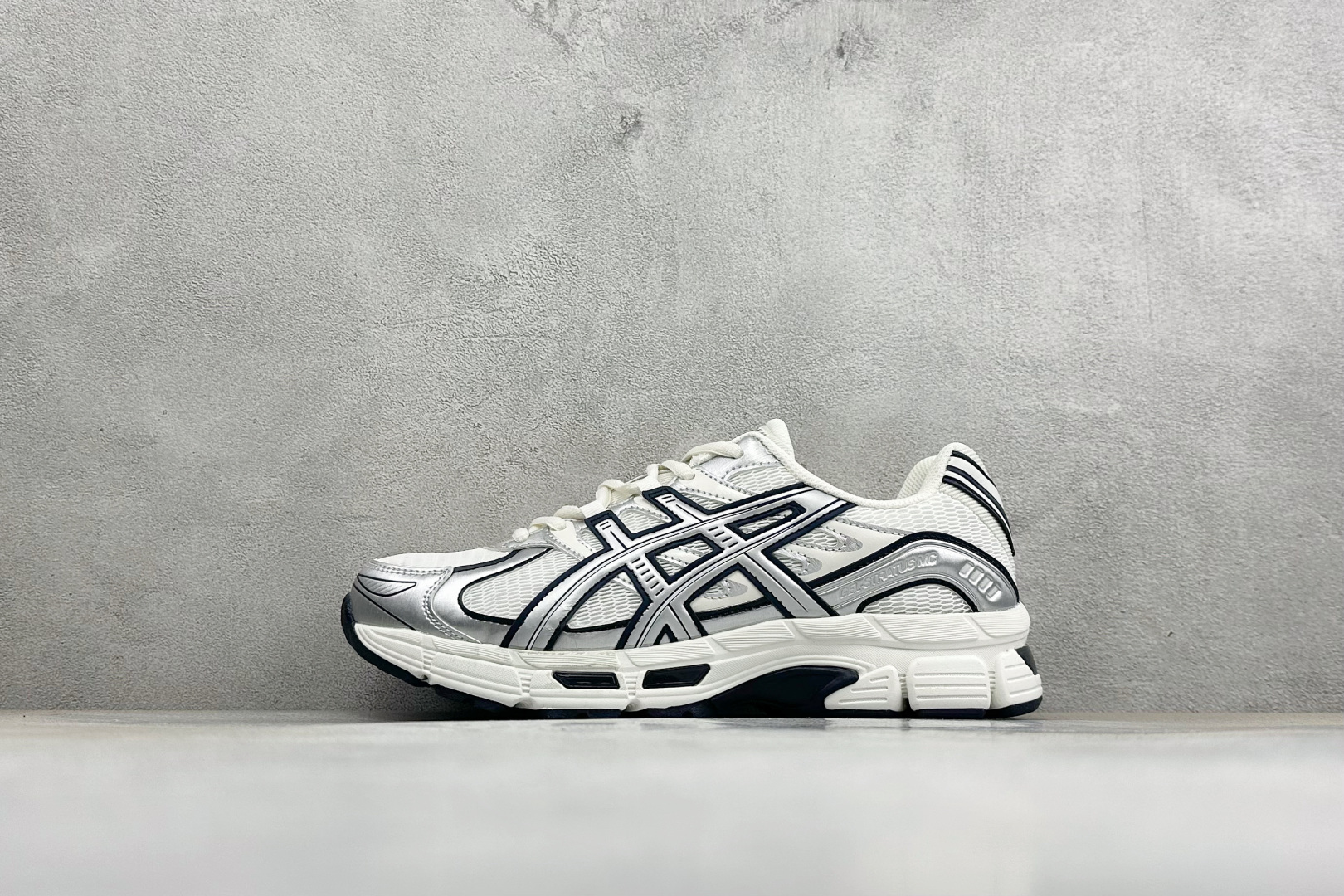 XM版Asics Gel-Stratus Mc系列 亚瑟士 低帮轻量缓震休闲运动跑步鞋 货号: 1203B049-103
