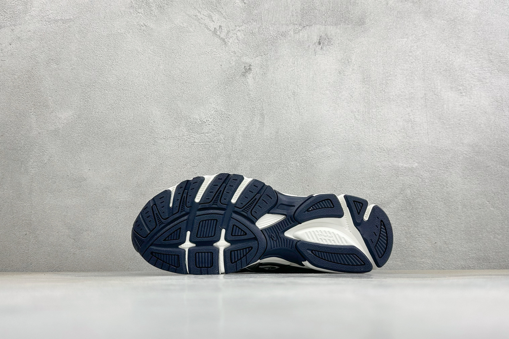 XM版Asics Gel-Stratus Mc系列 亚瑟士 低帮轻量缓震休闲运动跑步鞋 货号: 1203B049-103
