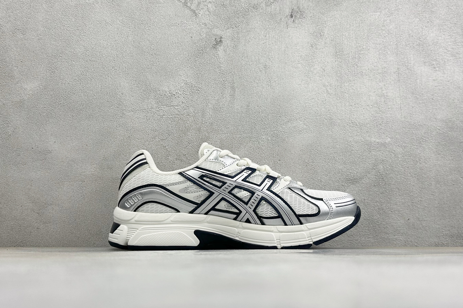 XM版Asics Gel-Stratus Mc系列 亚瑟士 低帮轻量缓震休闲运动跑步鞋 货号: 1203B049-103
