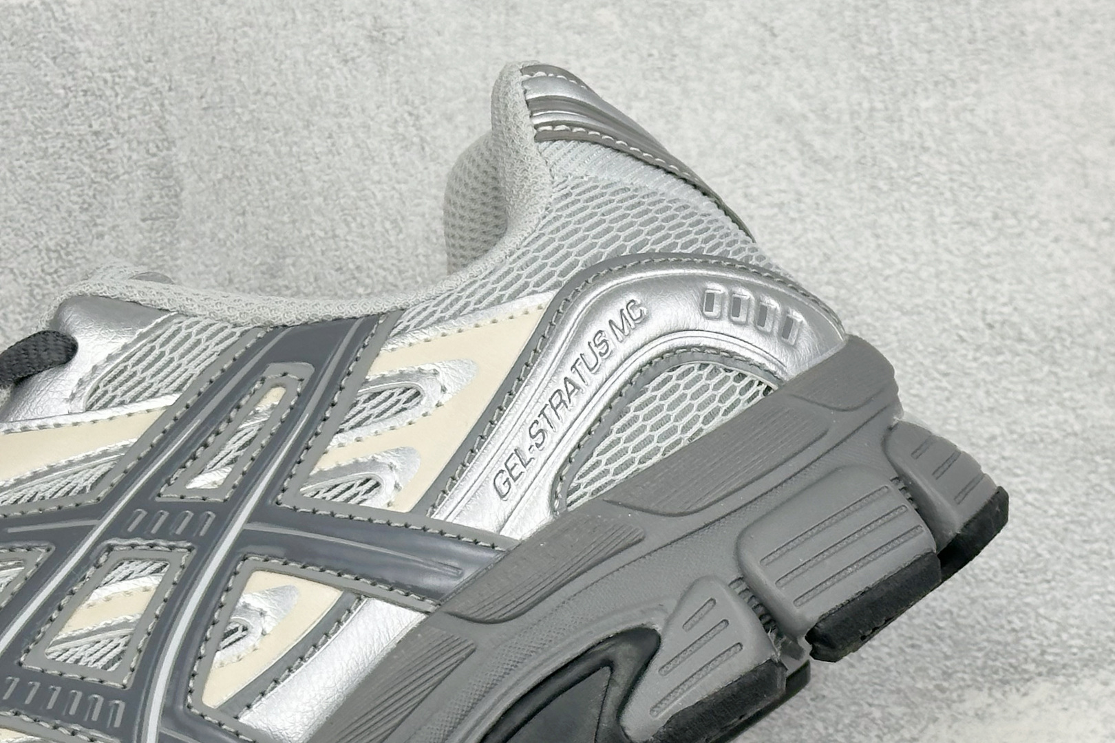 XM版Asics Gel-Stratus Mc系列 亚瑟士 低帮轻量缓震休闲运动跑步鞋 货号: 1203B219-020