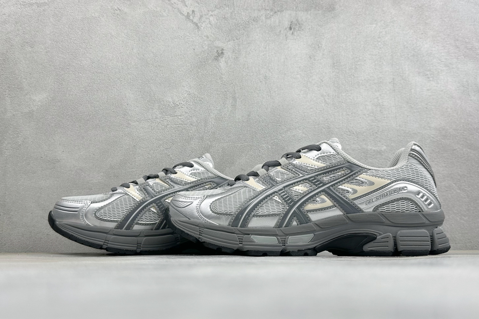 XM版Asics Gel-Stratus Mc系列 亚瑟士 低帮轻量缓震休闲运动跑步鞋 货号: 1203B219-020
