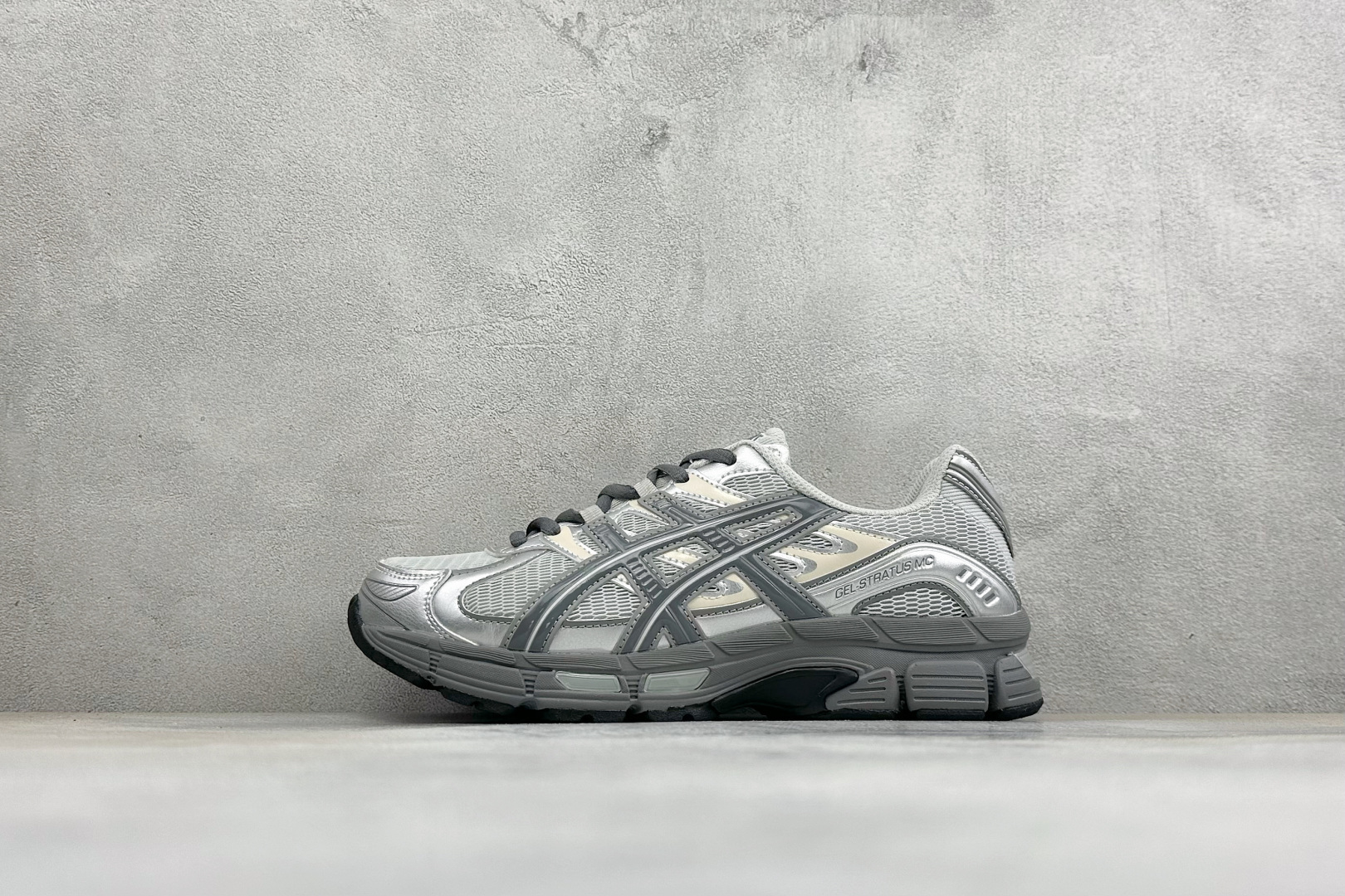 XM版Asics Gel-Stratus Mc系列 亚瑟士 低帮轻量缓震休闲运动跑步鞋 货号: 1203B219-020