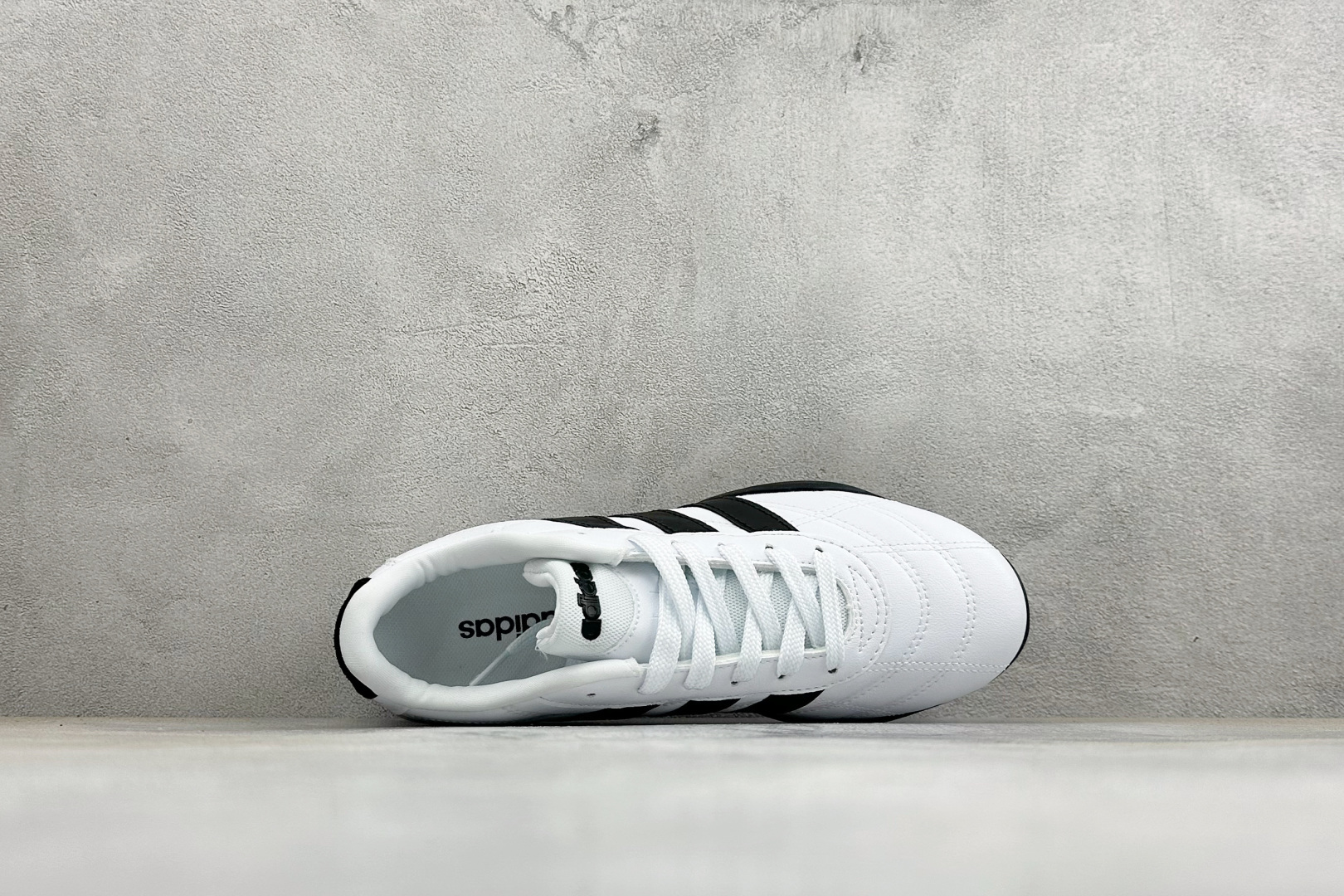 CH版Adidas Trainers 赛车跆拳道二代 阿迪经典复古慢跑鞋 鞋款采用舒爽尼龙鞋面、绒面革饰面和皮革细节等设
