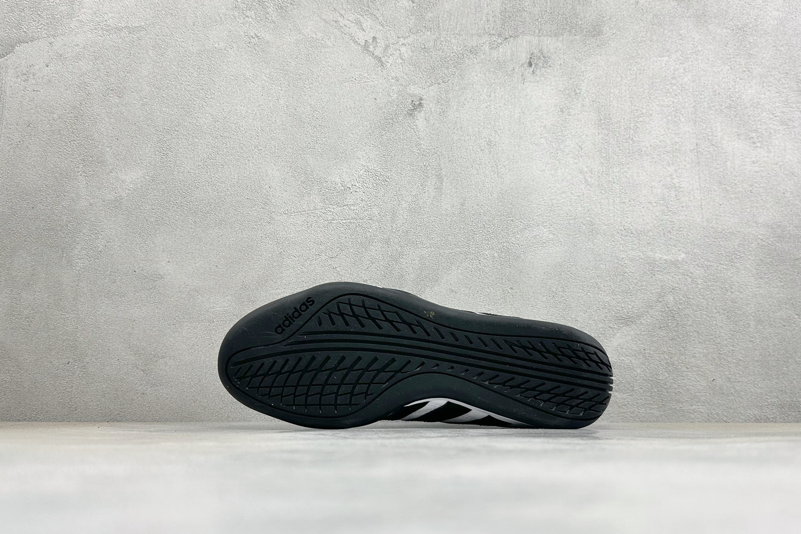 CH版Adidas Trainers 赛车跆拳道二代 阿迪经典复古慢跑鞋 鞋款采用舒爽尼龙鞋面、绒面革饰面和皮革细节等设