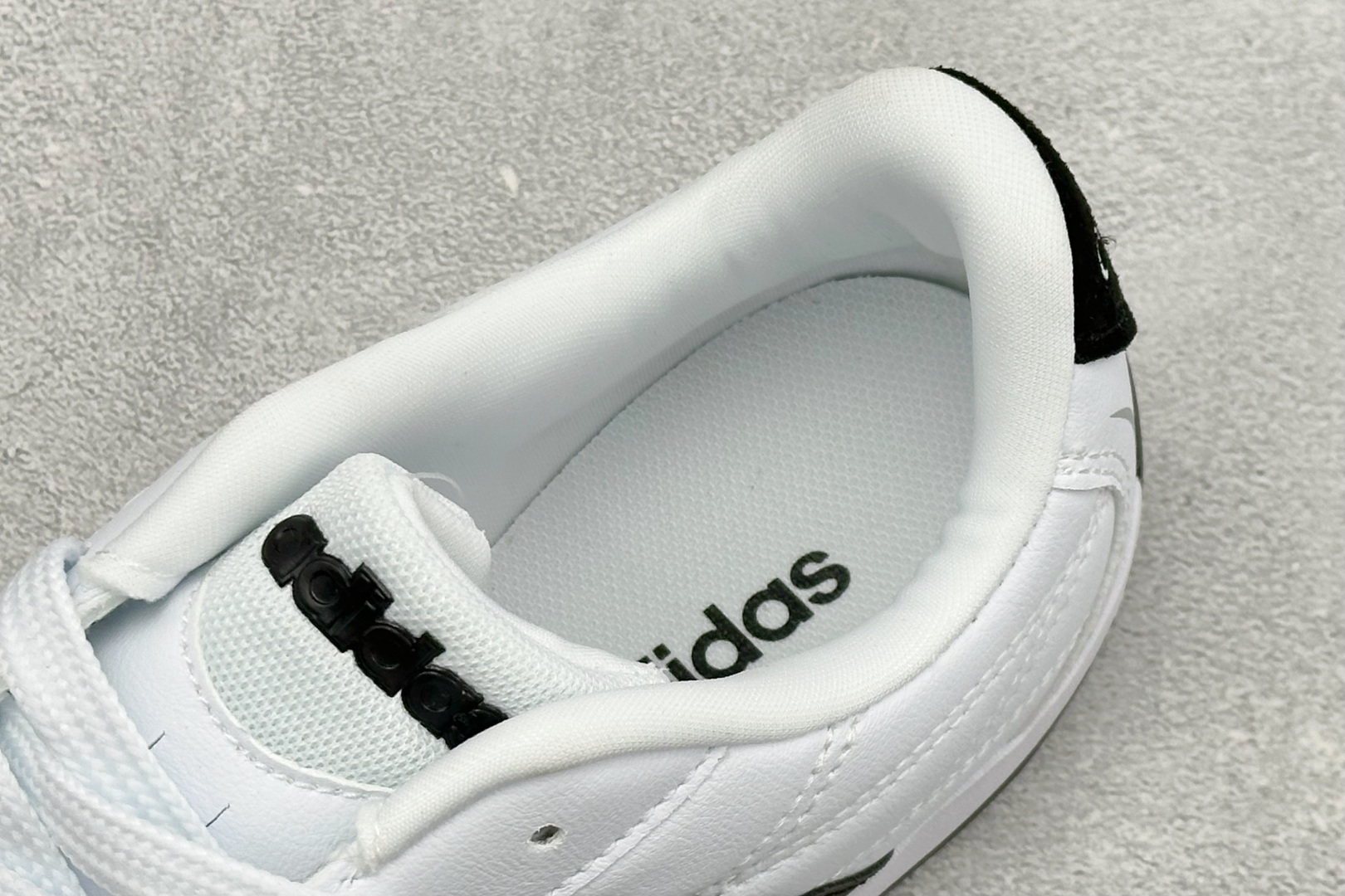 CH版Adidas Trainers 赛车跆拳道二代 阿迪经典复古慢跑鞋 鞋款采用舒爽尼龙鞋面、绒面革饰面和皮革细节等设