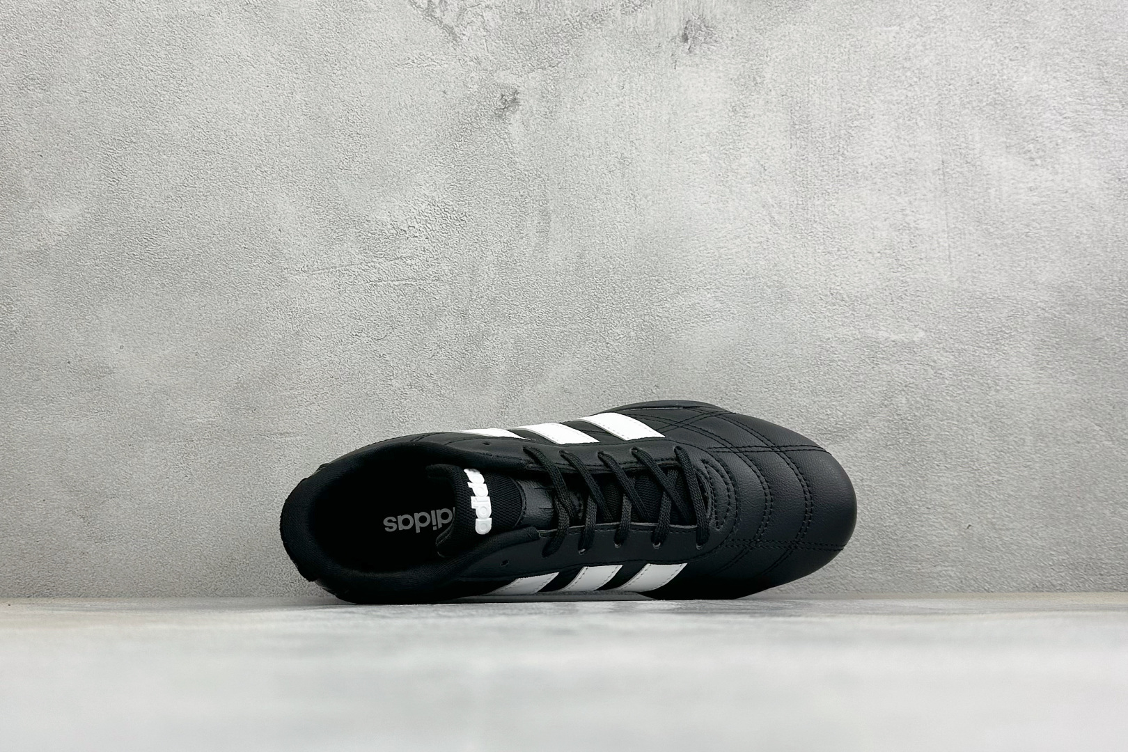 CH版Adidas Trainers 赛车跆拳道二代 阿迪经典复古慢跑鞋 鞋款采用舒爽尼龙鞋面、绒面革饰面和皮革细节等设