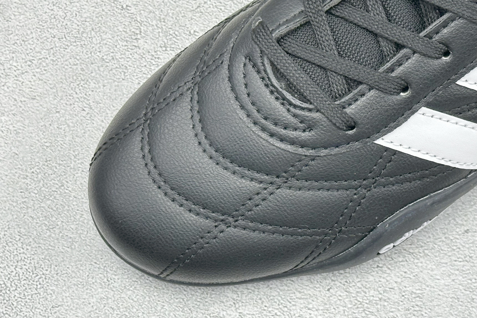 CH版Adidas Trainers 赛车跆拳道二代 阿迪经典复古慢跑鞋 鞋款采用舒爽尼龙鞋面、绒面革饰面和皮革细节等设