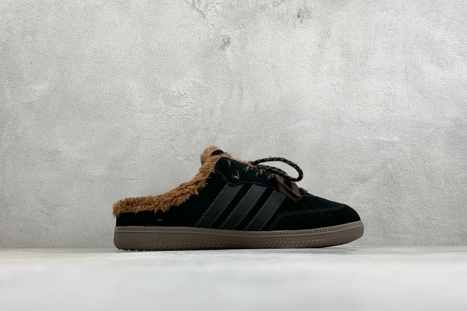 X版Adidas Samba OG Mule 阿迪三叶草休闲加绒一脚蹬半拖 货号：H5174 尺码：35.5-42 