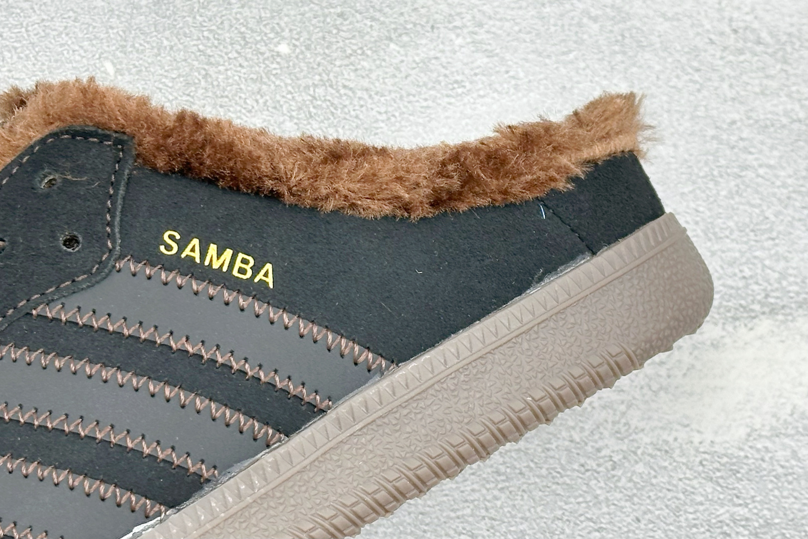 X版Adidas Samba OG Mule 阿迪三叶草休闲加绒一脚蹬半拖 货号：H5174 尺码：35.5-42 