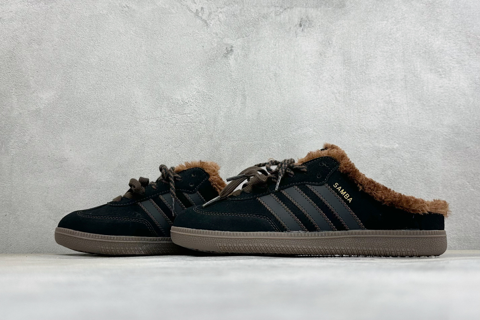 X版Adidas Samba OG Mule 阿迪三叶草休闲加绒一脚蹬半拖 货号：H5174 尺码：35.5-42 