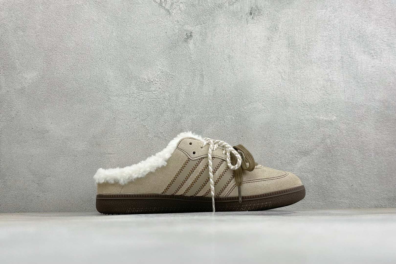 X版Adidas Samba OG Mule 阿迪三叶草休闲加绒一脚蹬半拖 货号：H5175 尺码：35.5-42 