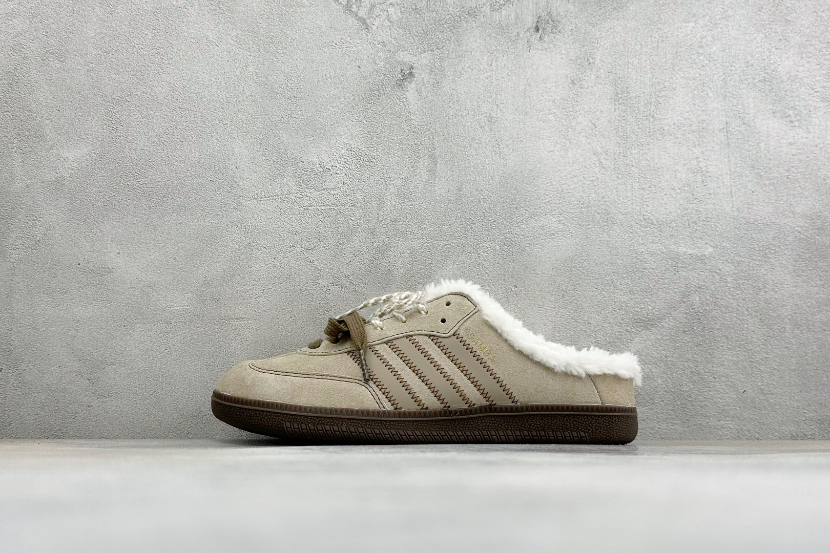 X版Adidas Samba OG Mule 阿迪三叶草休闲加绒一脚蹬半拖 货号：H5175 尺码：35.5-42 