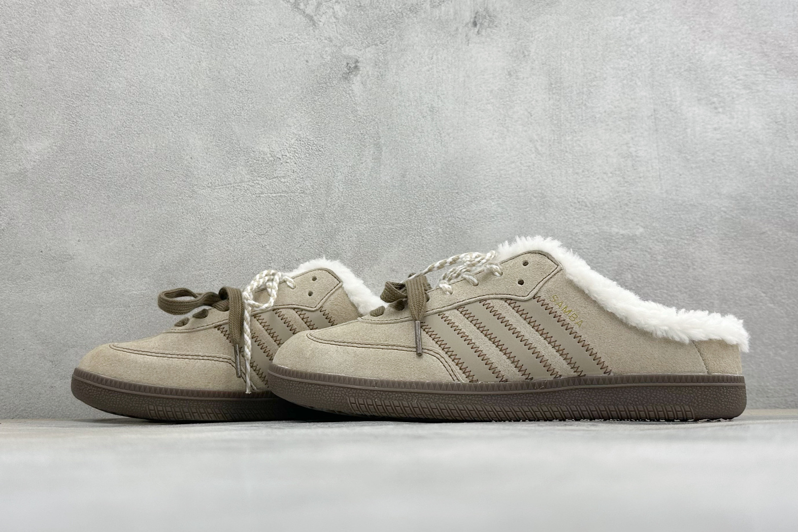 X版Adidas Samba OG Mule 阿迪三叶草休闲加绒一脚蹬半拖 货号：H5175 尺码：35.5-42 