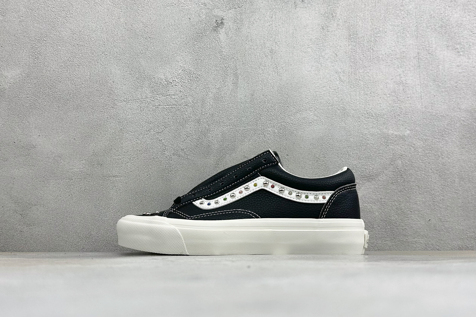 Vans Old Skool 36 Premium 高端支线 皮质彩钻铆钉复古休闲板鞋 以经典Old Skool鞋型为基