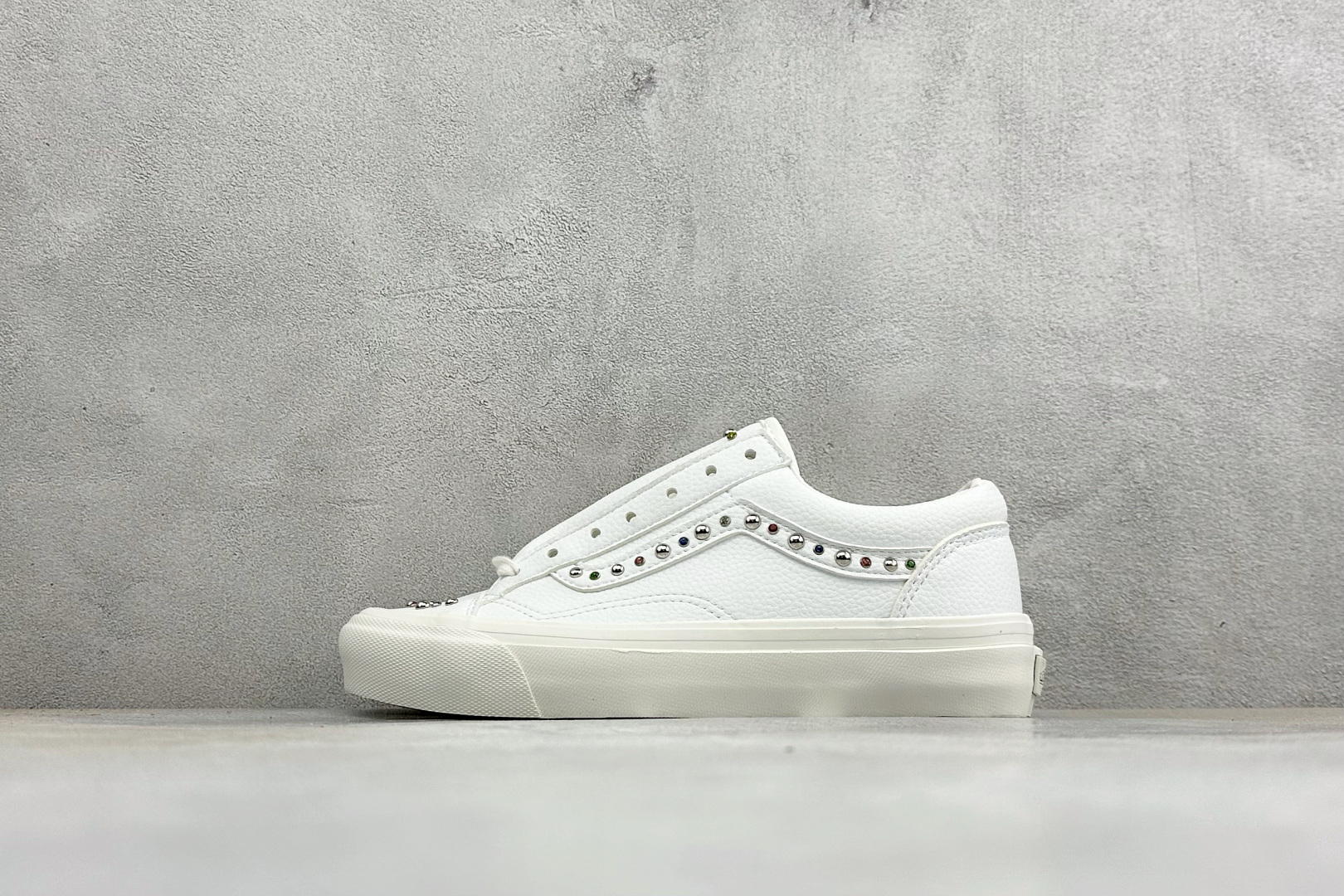 Vans Old Skool 36 Premium 高端支线 皮质彩钻铆钉复古休闲板鞋 以经典Old Skool鞋型为基