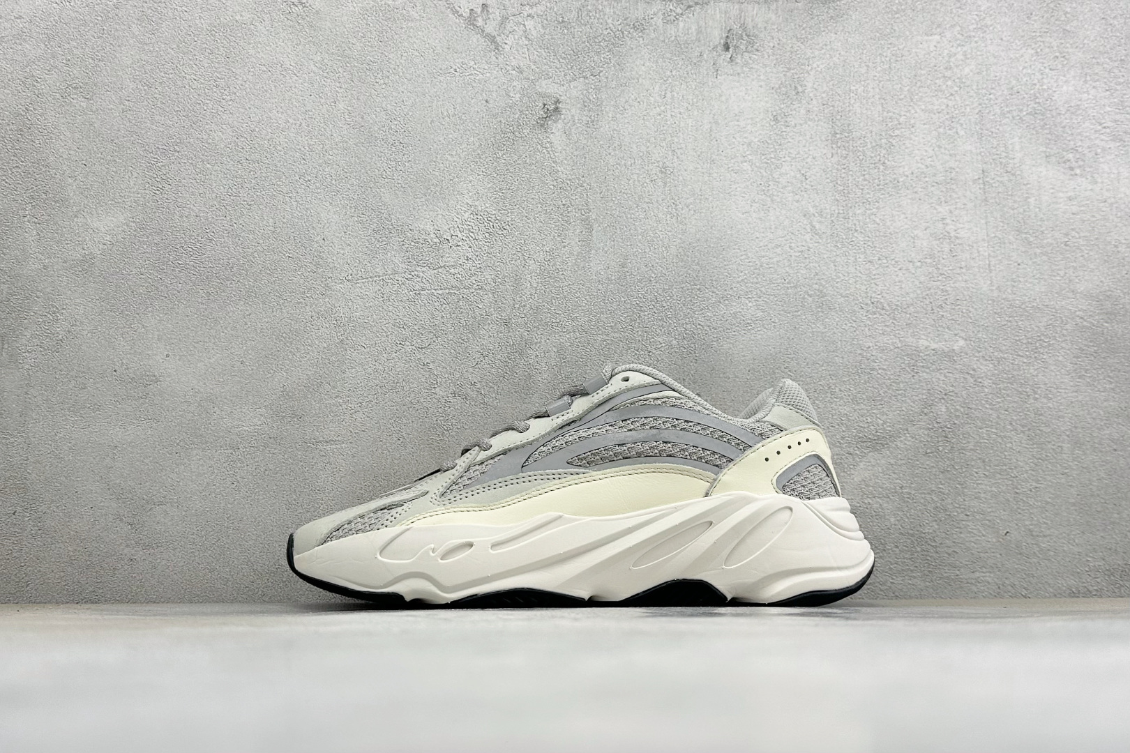 绿X福利 Ad Yeezy Boost 700 V2 "Inertia" 侃爷椰子700 3M反光休闲跑鞋 #大厂出品 