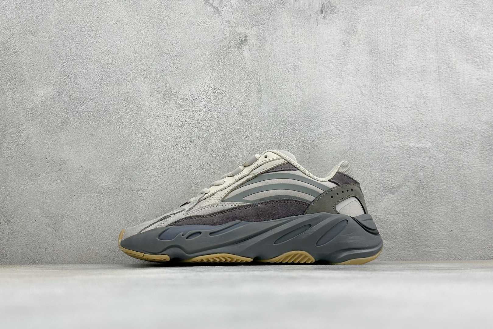 绿X福利 Ad Yeezy Boost 700 V2 "Inertia" 侃爷椰子700 3M反光休闲跑鞋 #大厂出品 