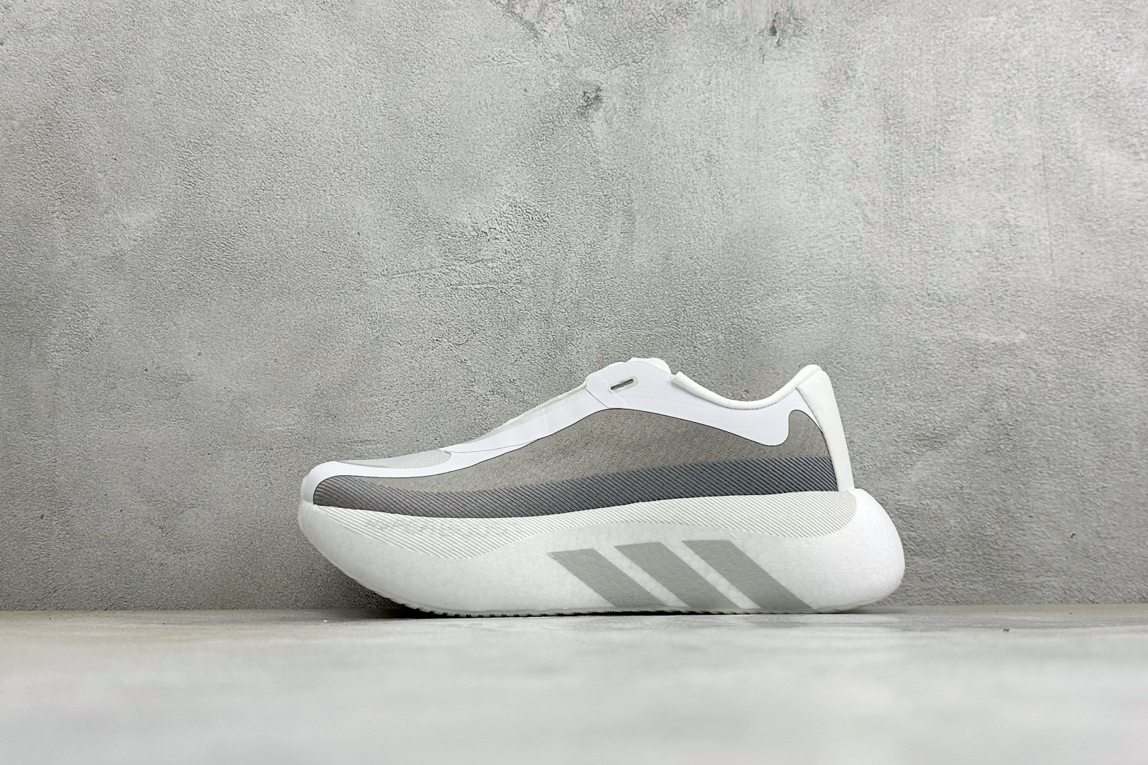 福利特价 Adidas HYPERBOOST EDGE M 阿迪达斯全新爆米花透气缓震跑步鞋 货号：KK0288 尺码：
