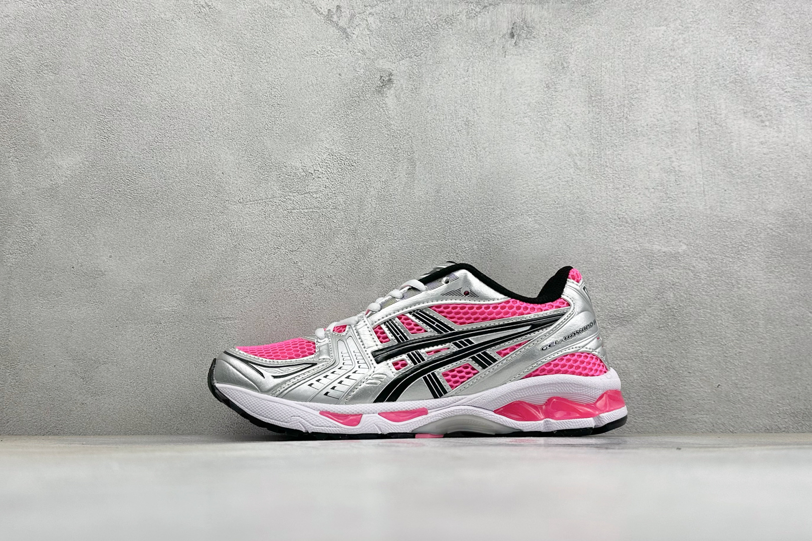 福利特价 Asics Gel-Kayano 14 亚瑟士运动休闲透气专业跑鞋 采用工程弹性双层再生针织密度鞋面材质 后跟