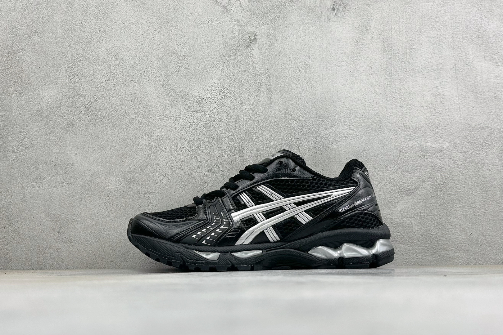 福利特价 Asics Gel-Kayano 14 亚瑟士运动休闲透气专业跑鞋 采用工程弹性双层再生针织密度鞋面材质 后跟