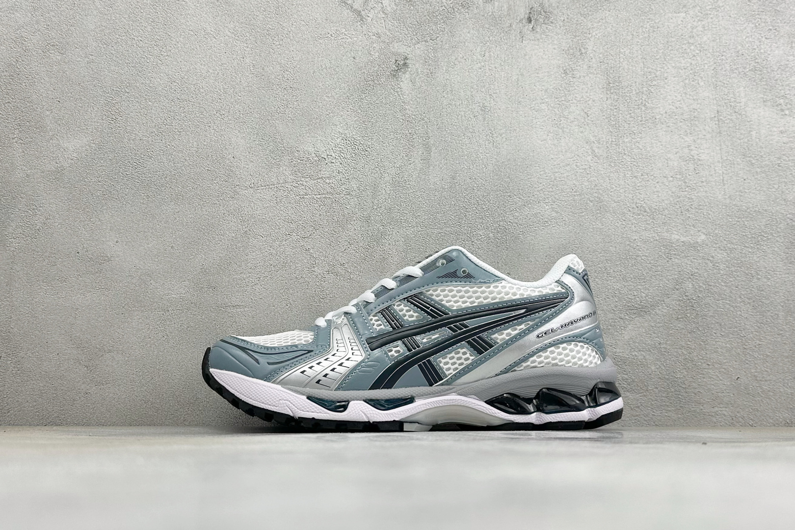 福利特价 Asics Gel-Kayano 14 亚瑟士运动休闲透气专业跑鞋 采用工程弹性双层再生针织密度鞋面材质 后跟
