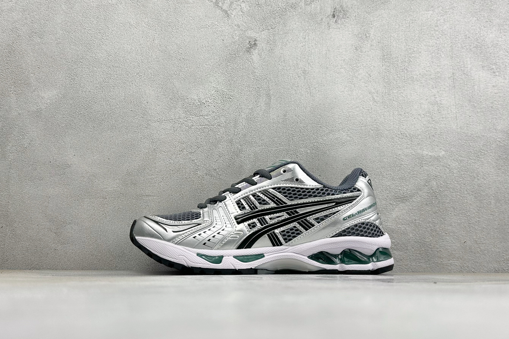 福利特价 Asics Gel-Kayano 14 亚瑟士运动休闲透气专业跑鞋 采用工程弹性双层再生针织密度鞋面材质 后跟