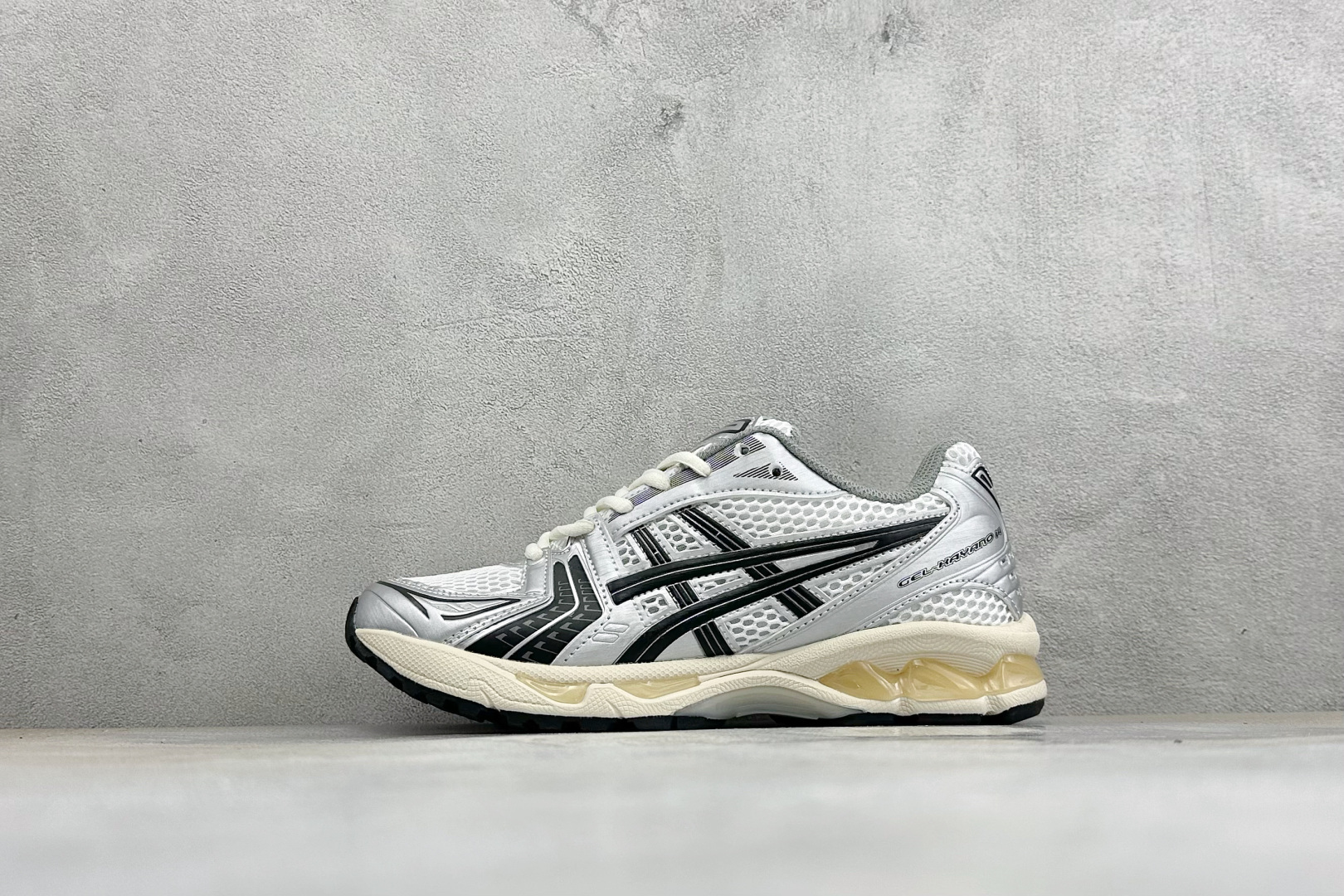 福利特价 Asics Gel-Kayano 14 亚瑟士运动休闲透气专业跑鞋 采用工程弹性双层再生针织密度鞋面材质 后跟