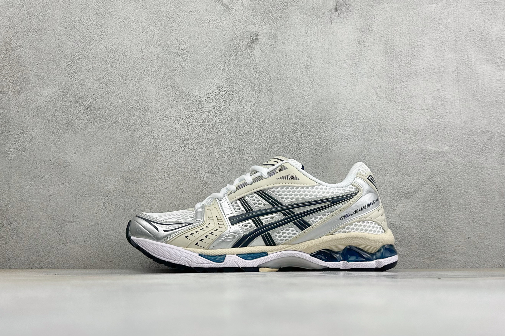 福利特价 Asics Gel-Kayano 14 亚瑟士运动休闲透气专业跑鞋 采用工程弹性双层再生针织密度鞋面材质 后跟