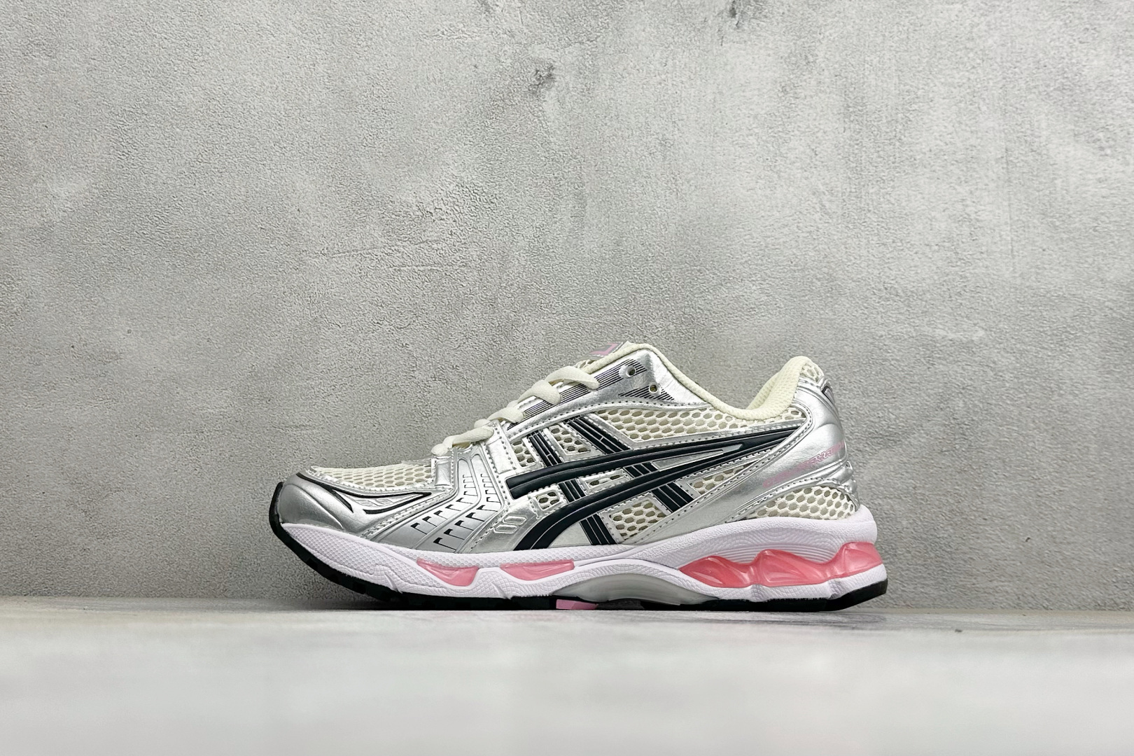 福利特价 Asics Gel-Kayano 14 亚瑟士运动休闲透气专业跑鞋 采用工程弹性双层再生针织密度鞋面材质 后跟