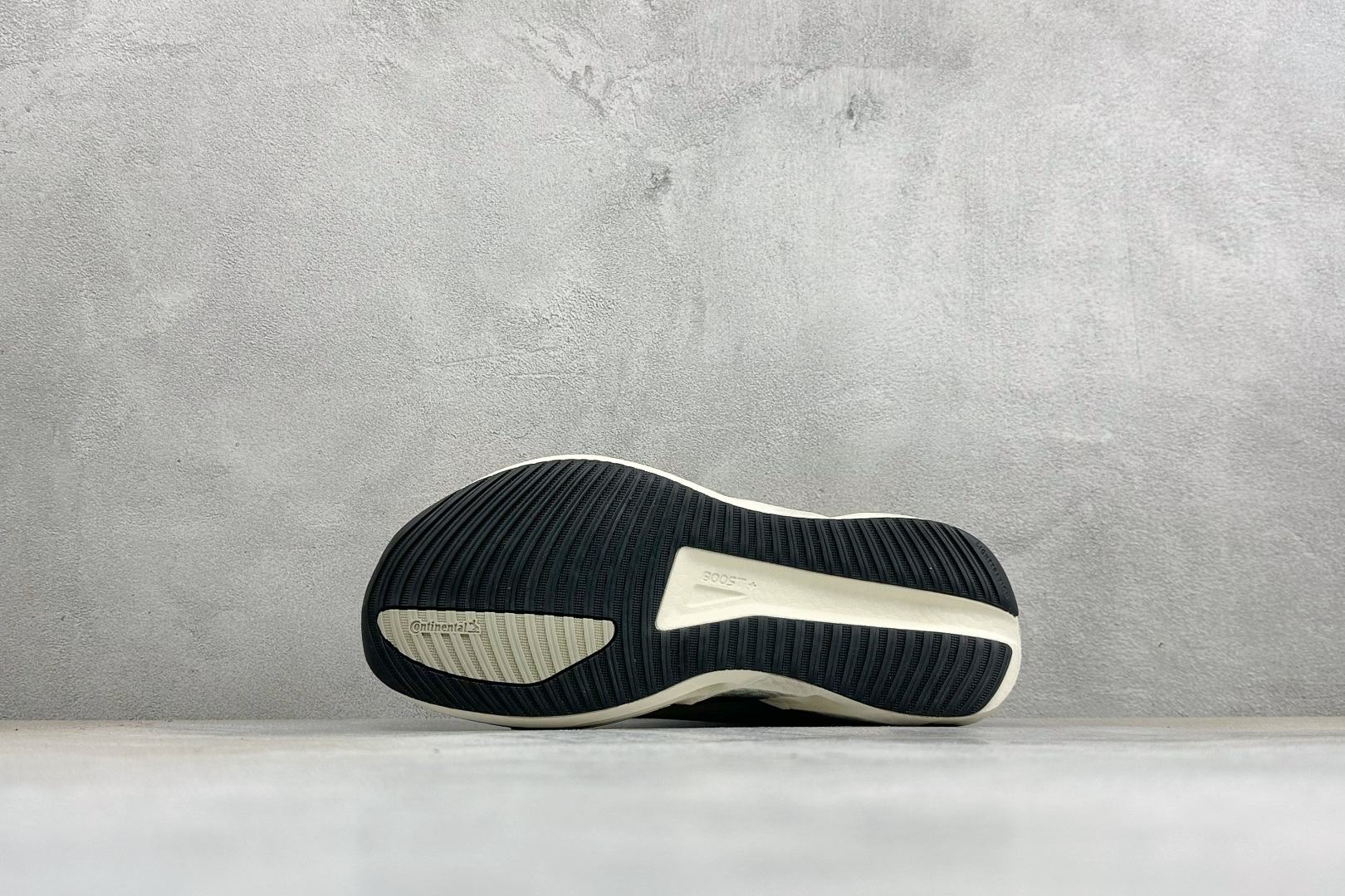Adidas HyperBoost LITE 阿迪达斯全新爆米花透气缓震跑步鞋 货号：KH6757 尺码：36-45没半