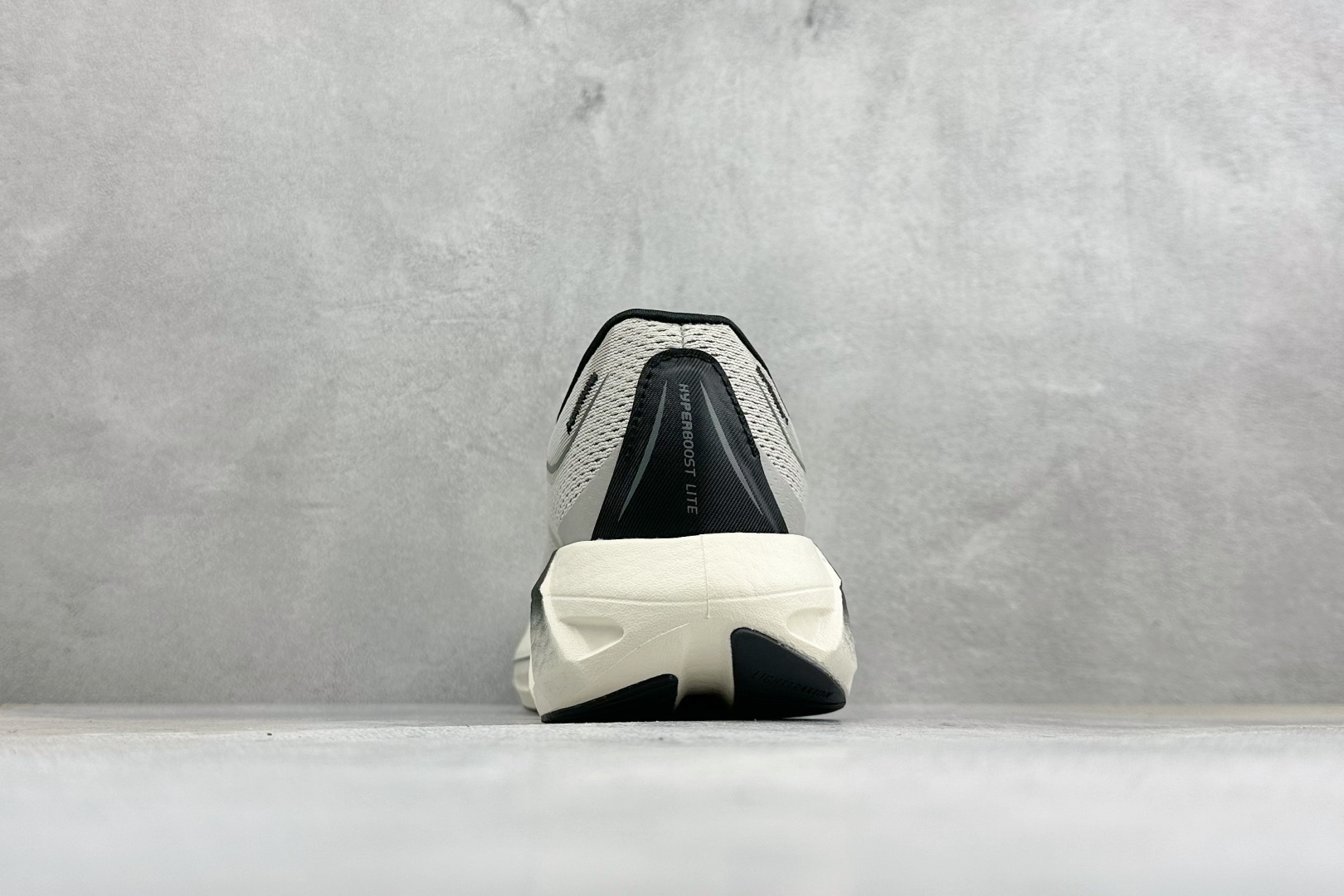 Adidas HyperBoost LITE 阿迪达斯全新爆米花透气缓震跑步鞋 货号：KH6757 尺码：36-45没半