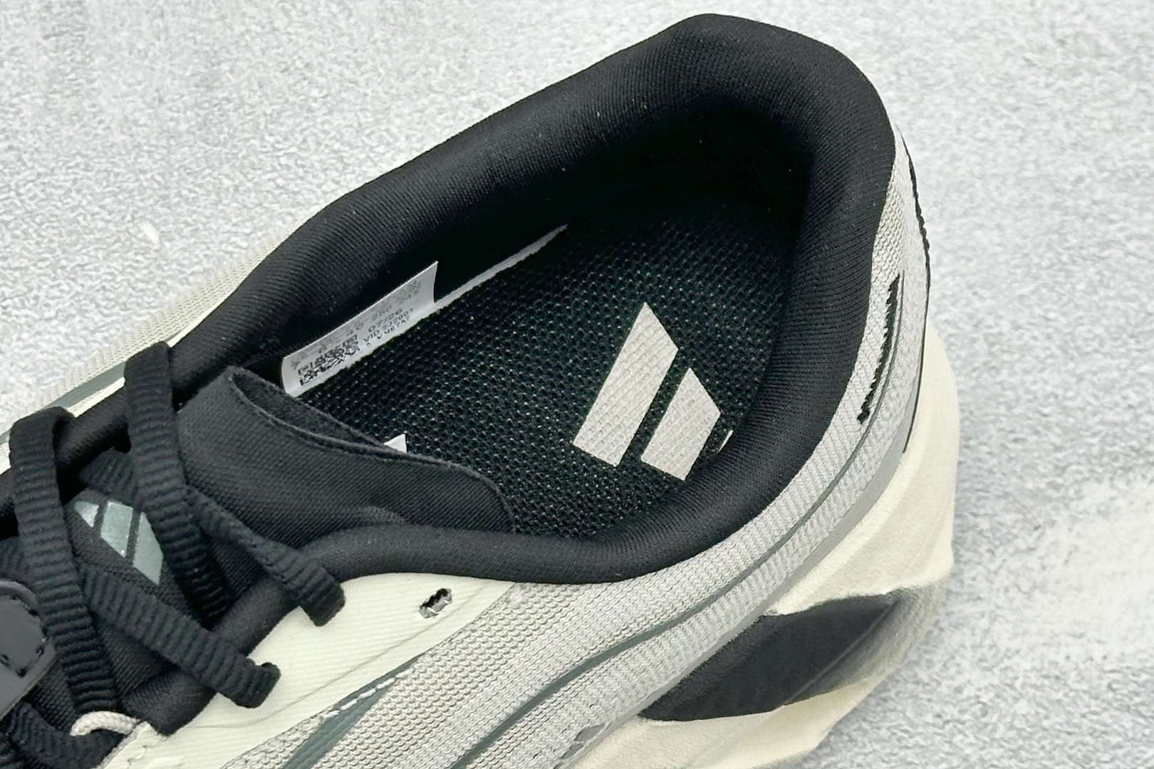 Adidas HyperBoost LITE 阿迪达斯全新爆米花透气缓震跑步鞋 货号：KH6757 尺码：36-45没半