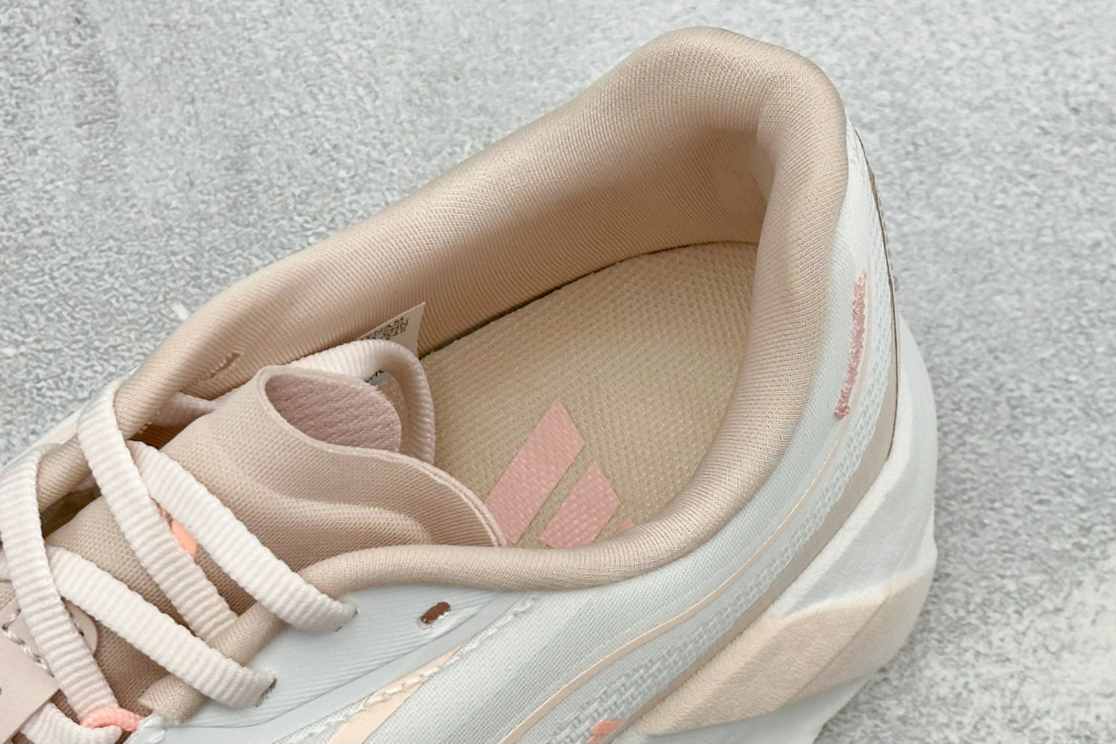 Adidas HyperBoost LITE 阿迪达斯全新爆米花透气缓震跑步鞋 货号：KH6784 尺码：36-45没半