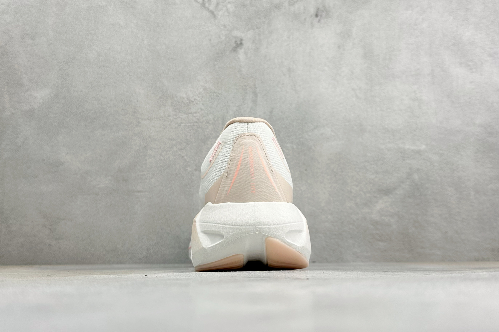 Adidas HyperBoost LITE 阿迪达斯全新爆米花透气缓震跑步鞋 货号：KH6784 尺码：36-45没半