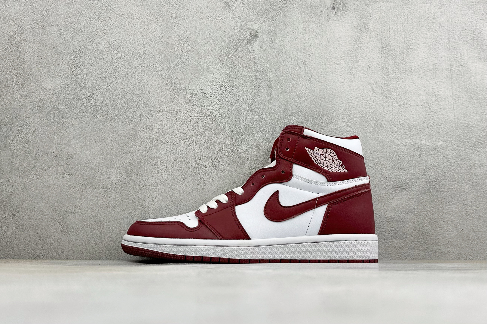 KZ纯原福利 Air Jordan 1 Mid AJ1 高帮篮球鞋 用料扎实 精雕细琢，鞋型极致， 细节如图，飞翼3D打