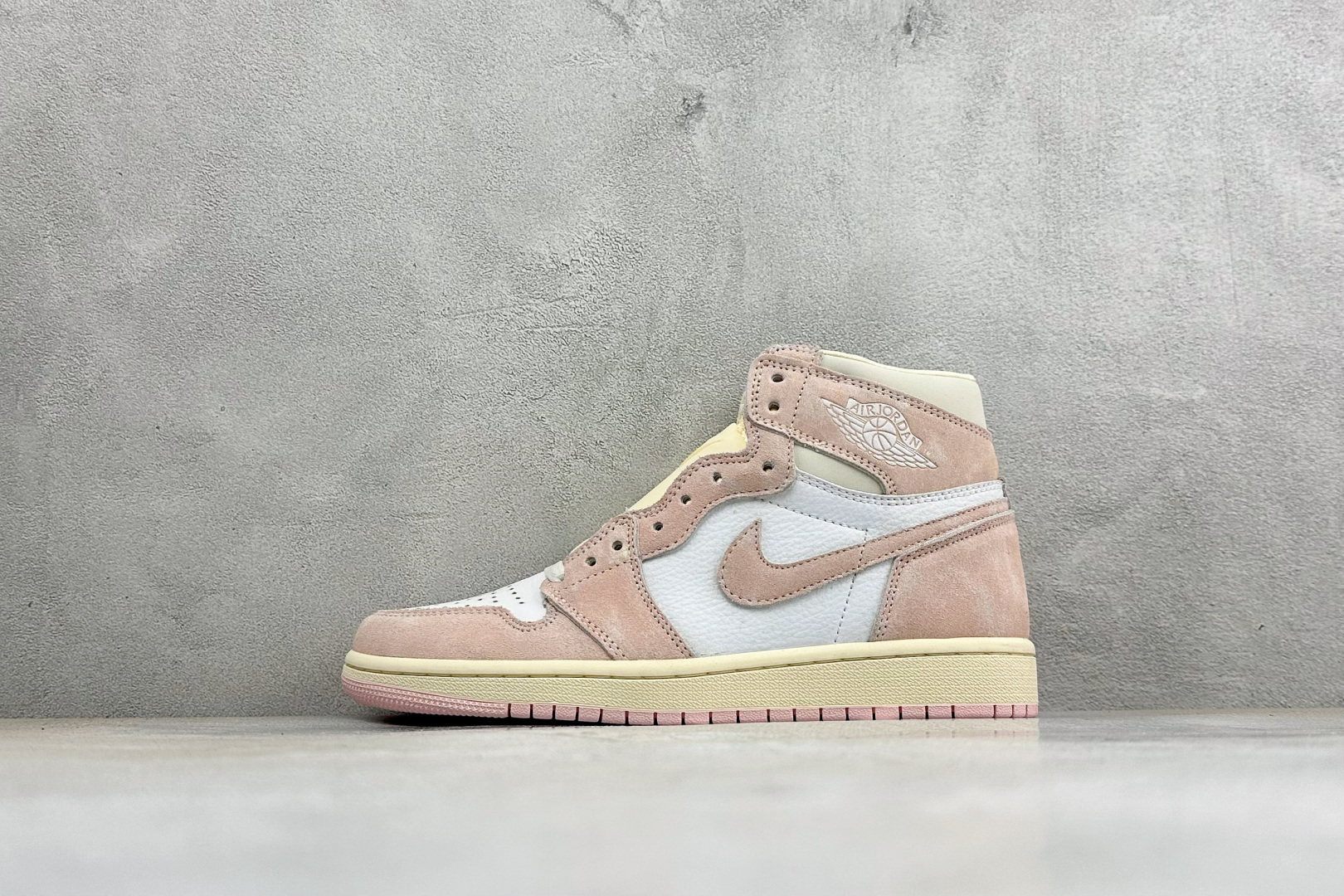 KZ纯原福利 Air Jordan 1 Mid AJ1 高帮篮球鞋 用料扎实 精雕细琢，鞋型极致， 细节如图，飞翼3D打