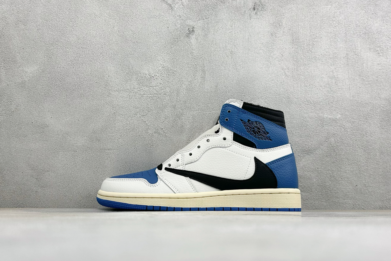 KZ纯原福利 Air Jordan 1 Mid AJ1 高帮篮球鞋 用料扎实 精雕细琢，鞋型极致， 细节如图，飞翼3D打