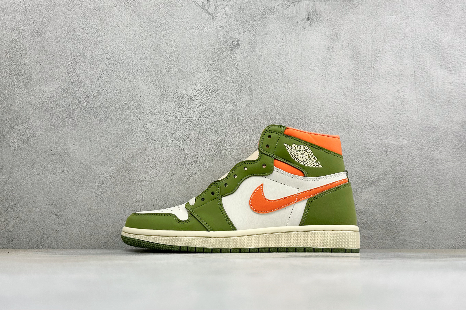 KZ纯原福利 Air Jordan 1 Mid AJ1 高帮篮球鞋 用料扎实 精雕细琢，鞋型极致， 细节如图，飞翼3D打