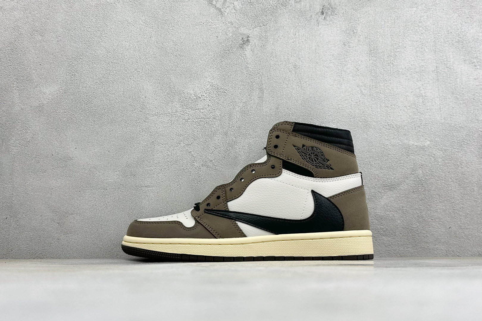 KZ纯原福利 Air Jordan 1 Mid AJ1 高帮篮球鞋 用料扎实 精雕细琢，鞋型极致， 细节如图，飞翼3D打