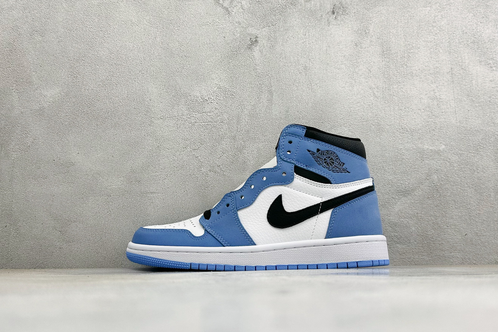 KZ纯原福利 Air Jordan 1 Mid AJ1 高帮篮球鞋 用料扎实 精雕细琢，鞋型极致， 细节如图，飞翼3D打