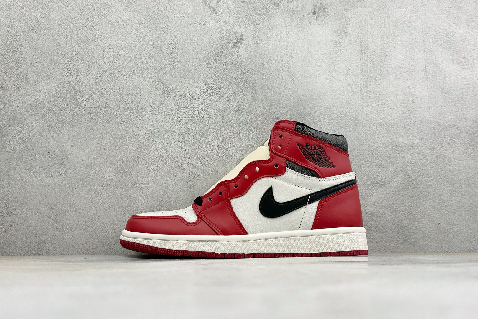 KZ纯原福利 Air Jordan 1 Mid AJ1 高帮篮球鞋 用料扎实 精雕细琢，鞋型极致， 细节如图，飞翼3D打