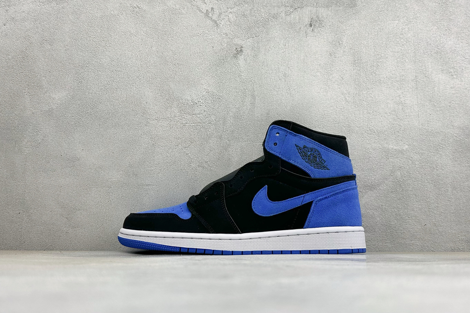KZ纯原福利 Air Jordan 1 Mid AJ1 高帮篮球鞋 用料扎实 精雕细琢，鞋型极致， 细节如图，飞翼3D打