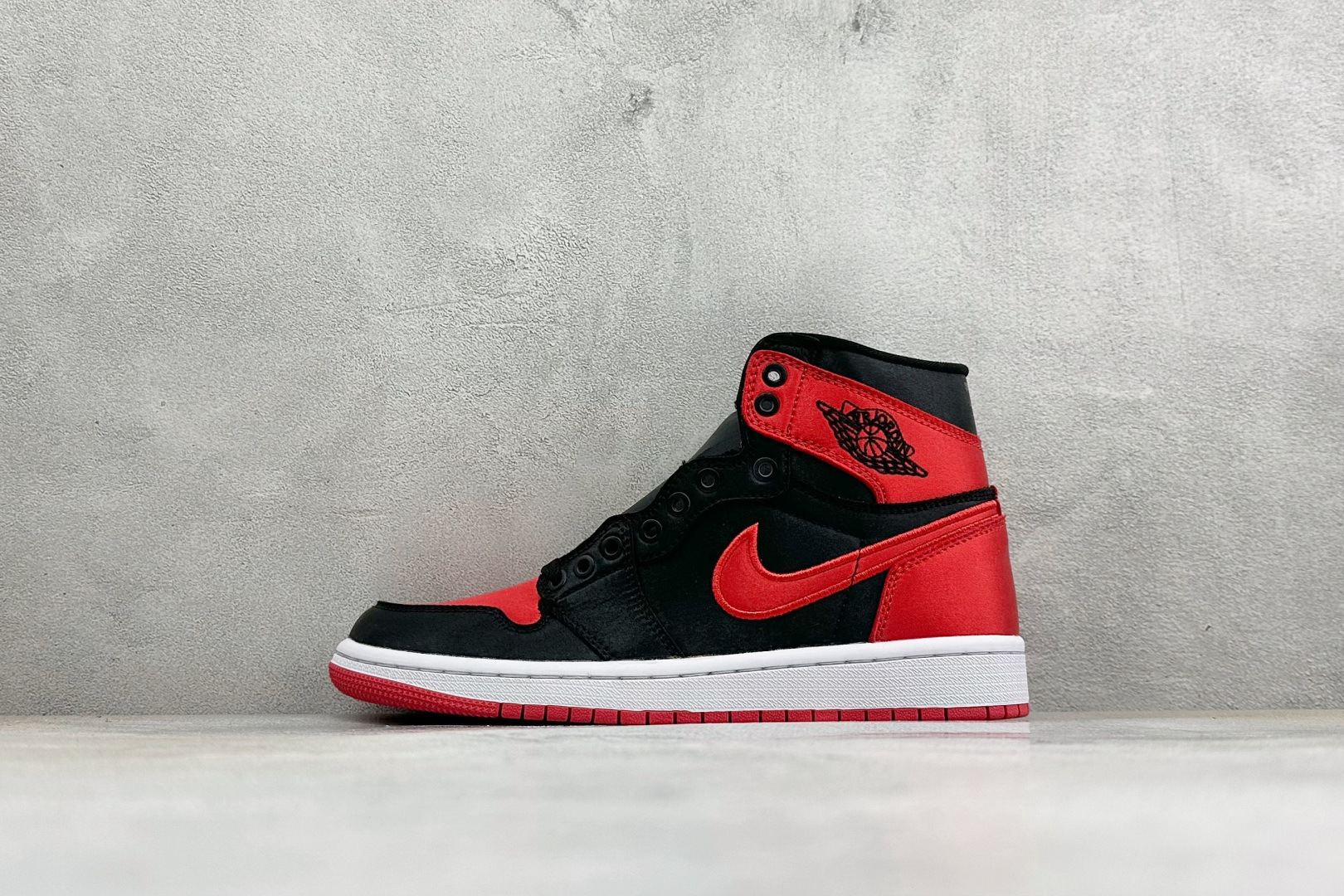 KZ纯原福利 Air Jordan 1 Mid AJ1 高帮篮球鞋 用料扎实 精雕细琢，鞋型极致， 细节如图，飞翼3D打