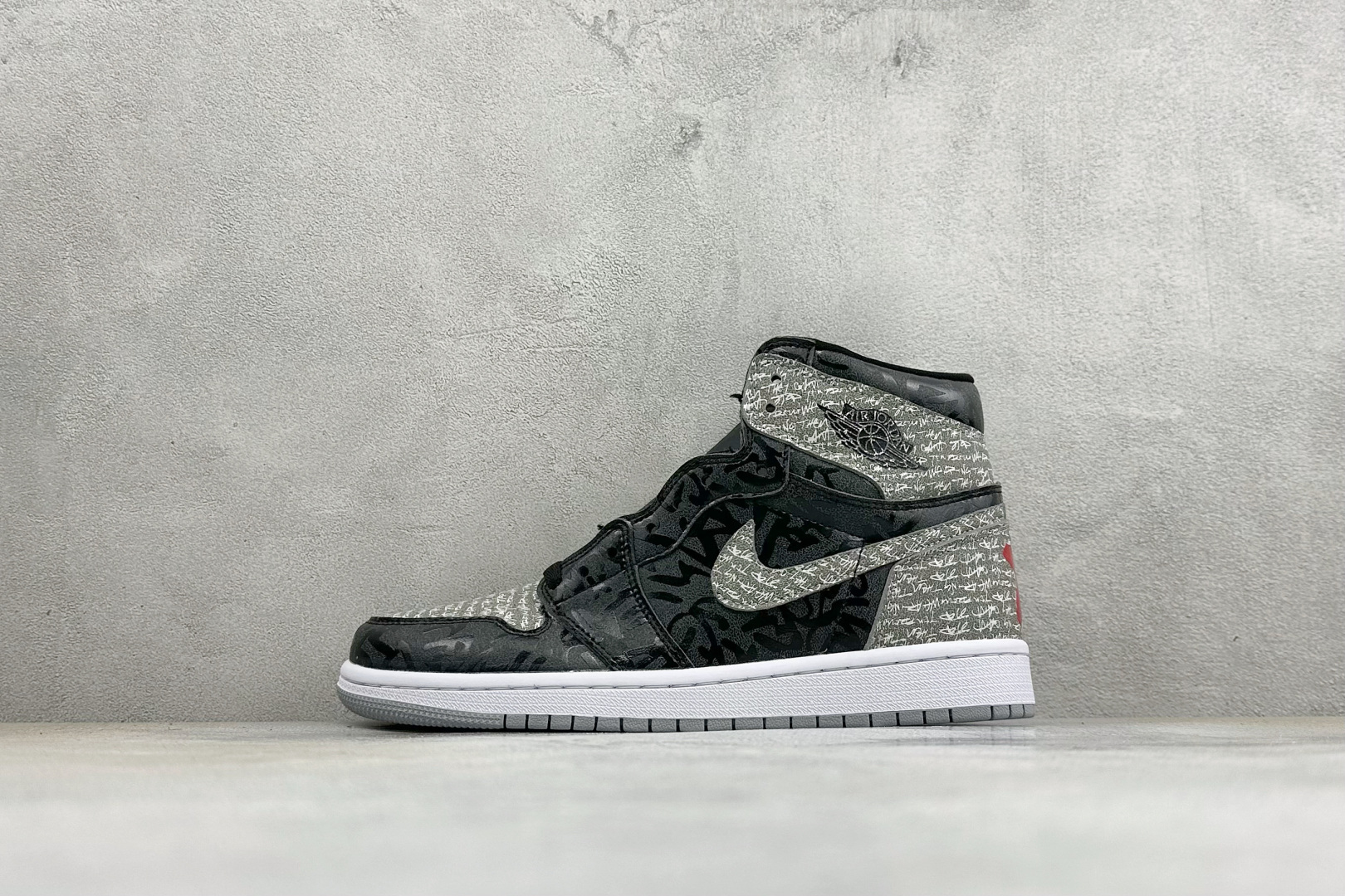 KZ纯原福利 Air Jordan 1 Mid AJ1 高帮篮球鞋 用料扎实 精雕细琢，鞋型极致， 细节如图，飞翼3D打