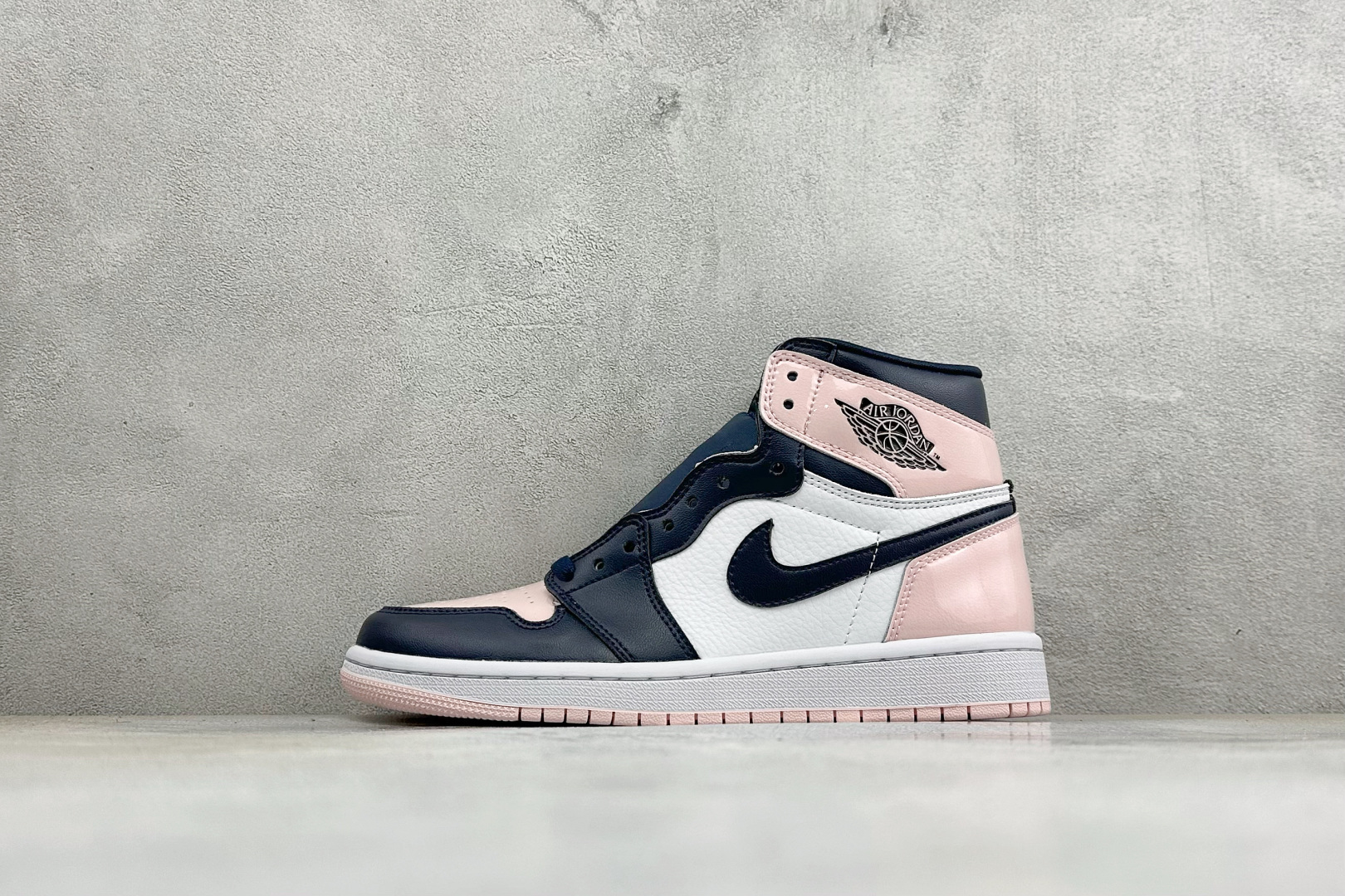 KZ纯原福利 Air Jordan 1 Mid AJ1 高帮篮球鞋 用料扎实 精雕细琢，鞋型极致， 细节如图，飞翼3D打