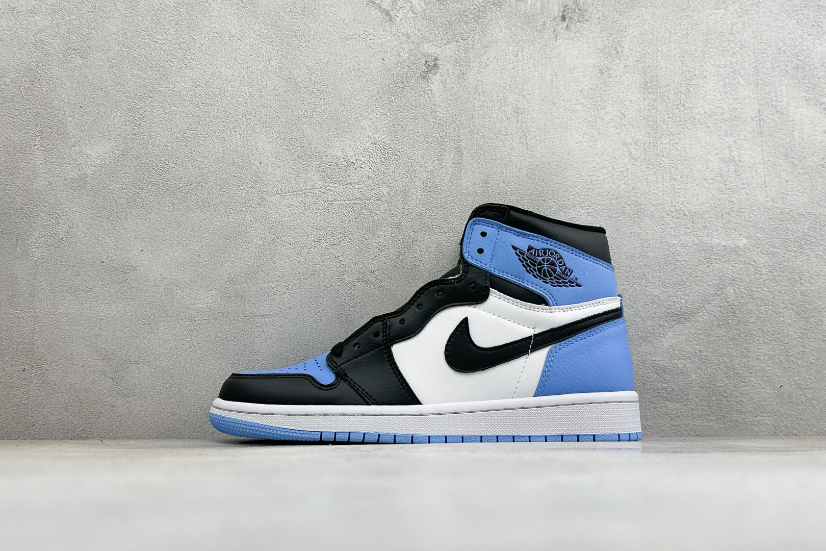 KZ纯原福利 Air Jordan 1 Mid AJ1 高帮篮球鞋 用料扎实 精雕细琢，鞋型极致， 细节如图，飞翼3D打
