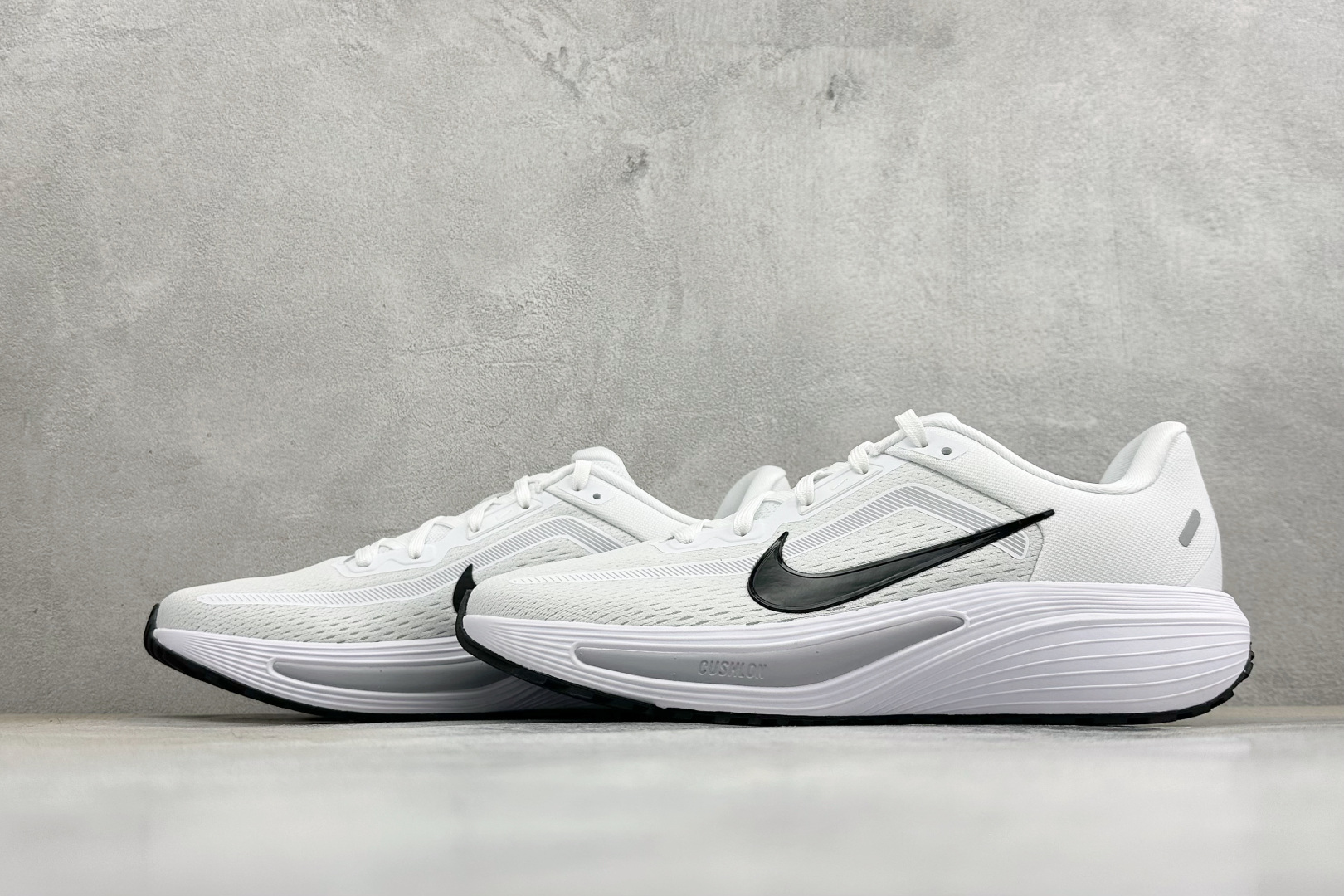 Nike Quest 7 网面透气时尚休闲跑步鞋 简约高科技设计采用多层材料 为双足带来凉爽感受和稳固体验时尚鞋面搭配中