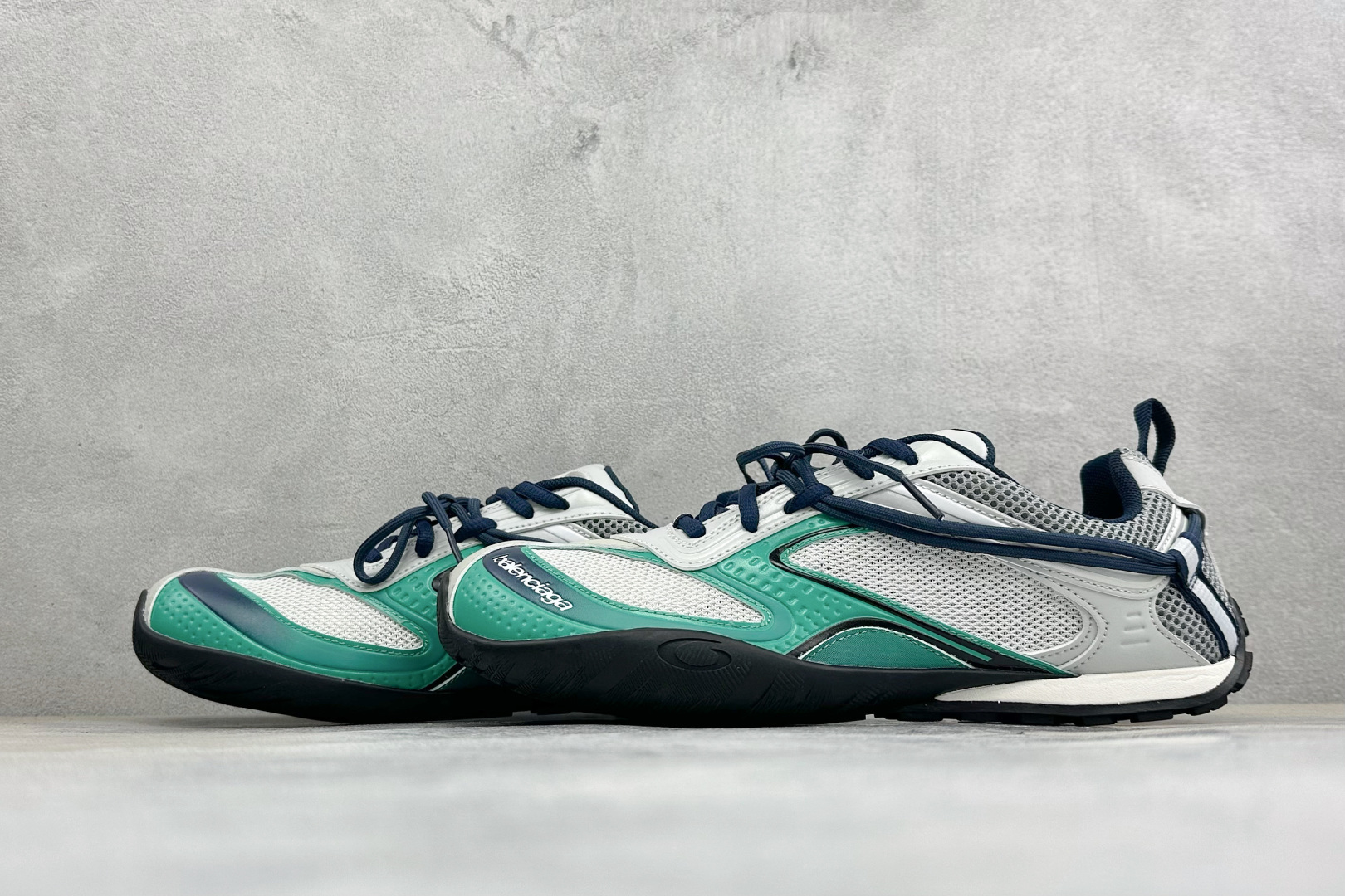 GO版Balenciaga巴黎世家 25代 Radar Gradient Lines 圆头系带logo标志 纯原生产线出