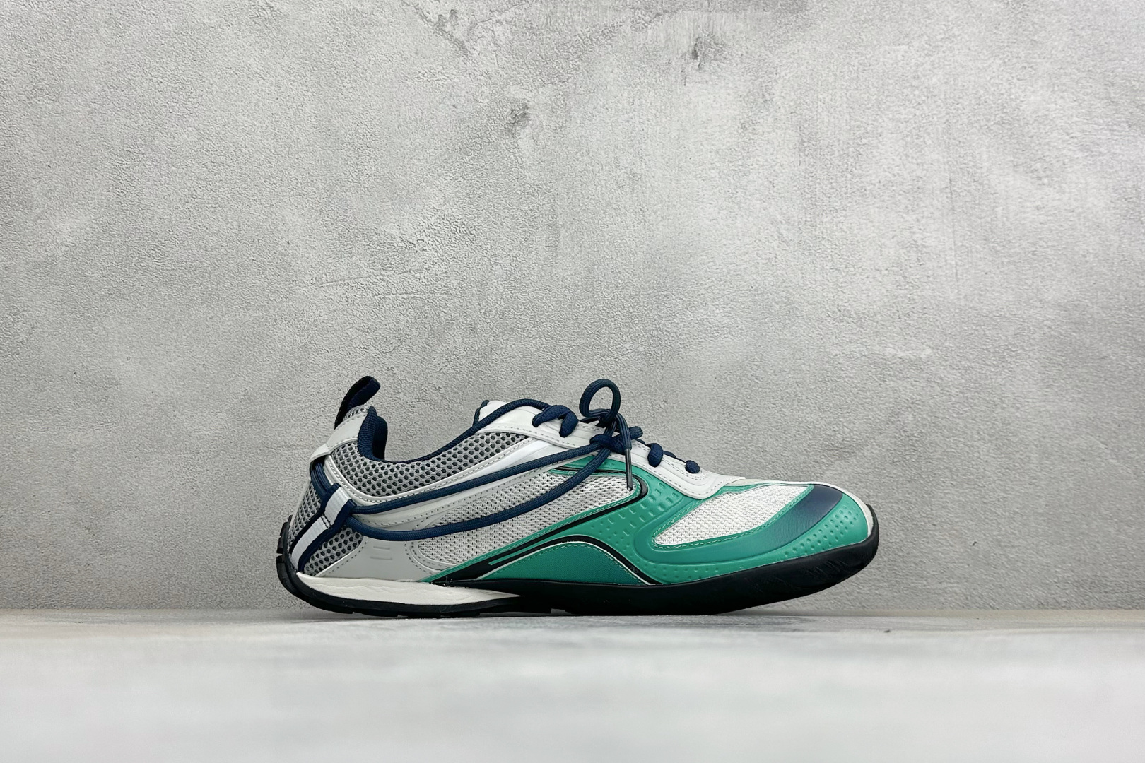 GO版Balenciaga巴黎世家 25代 Radar Gradient Lines 圆头系带logo标志 纯原生产线出