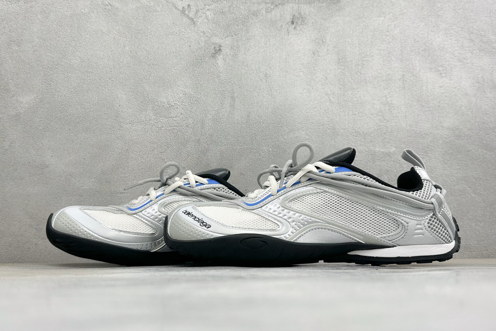 GO版Balenciaga巴黎世家 25代 Radar Gradient Lines 圆头系带logo标志 纯原生产线出